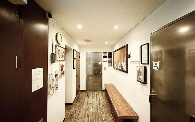 スタジオ・サウンド・クルーの外観と内装1-2枚目